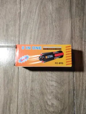 مفك 8 في 1 متعدد الاستخدامات مع كشاف مدمج