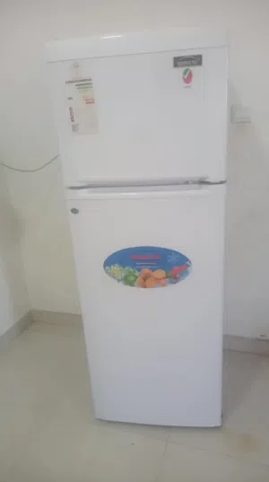 ثلاجه مستخدمه بس 6اشهر
