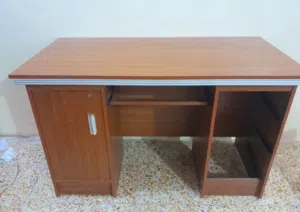 ميز مكتبي للدراسة