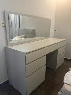 شكماجة (زيانه) بالمرايا جديدة غير مستعملة للبيع ب1800