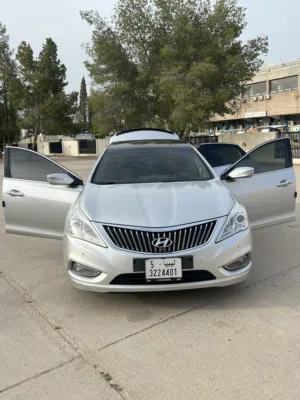 السيارة ما تشكي من شيء انضافتها تحكي خاليه من صوت الفنس سيارة رقم واحد فل في جميع المزايا