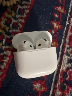 سماعة AirPods 4 ANC مستعمله 5 شهور