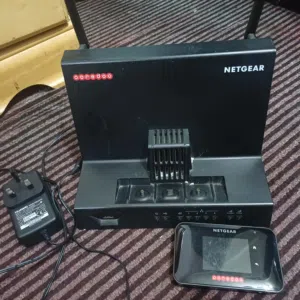Netgear router , UNLOCKED with cradle refers to a AirCard Smart Cradle ( DC112A or MD200)