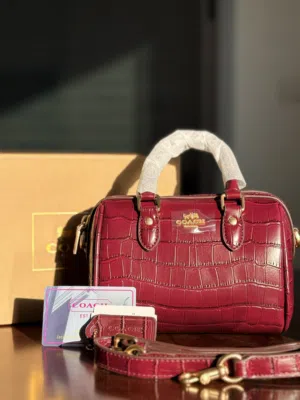 شنطة كوتش برغندي لميع 18 سم