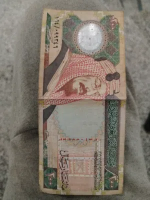 للبيع باعلي سعر ورقة 200 ريال سعودي إصدار 1379 ه بحالة جيدة