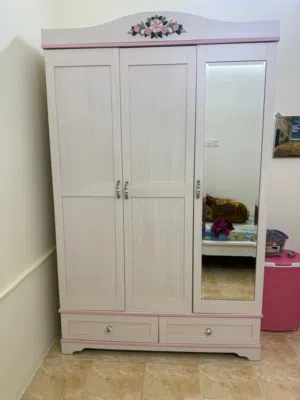 3 door Cupboard, good condition