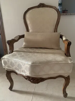 كرسي خشب عدد 2