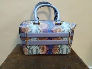 شنطة بألوان جميلة للبيع