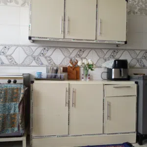 كاونتر المنيوم متكون من ثلاثه قطع للبيع مستعمل قليل جدا نضيف