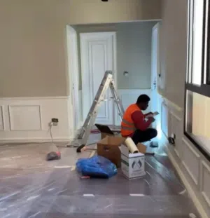 معلم دهانات هندي محترف بالرياض  دهانات داخلية وخارجية وعزل ومعجون