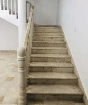 300 m2 5 Bedrooms Villa for Rent in Muscat Ghubrah