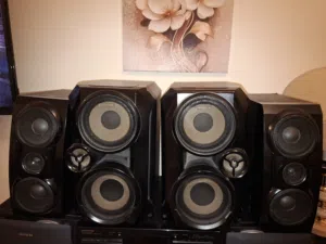 للبيع سماعات سوني كلاسيكية – نظام مسرح منزلي بصوت قوي وواضح! Sony Speakers For Sale – Powerful &