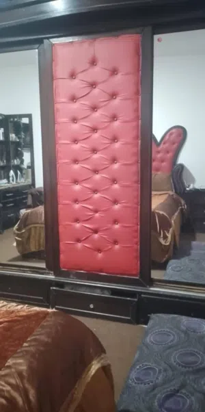 غرفه نوم غرفه نوم خشب لاتيه بحاله جيده جدا للبيع