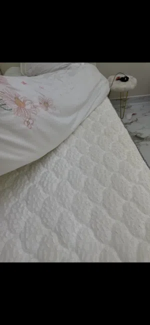 سرير مع دوشق طبي اصلي