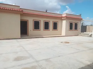 4 Bedrooms . 3 Bathrooms . 3000 m23