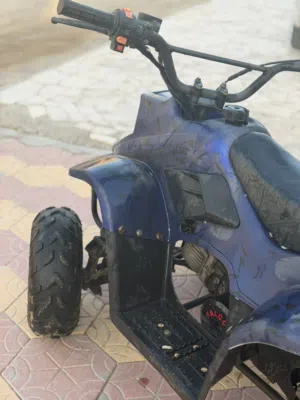 دراجة       اربع عجلات شبه جديده