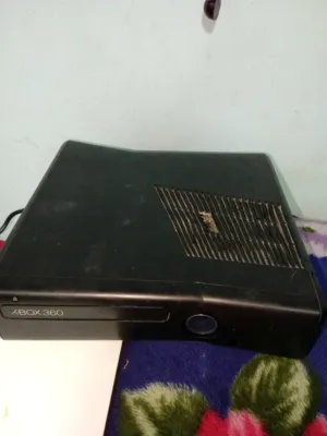 اكس بوكس 360 عليه فوق ال 165لعبه مستعمل بس نضيف السعر نااااار بس علا 300 شيكل المكان دورا الخليل