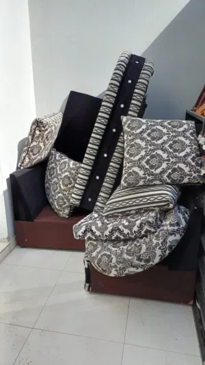 كنب مستخدم نظيف