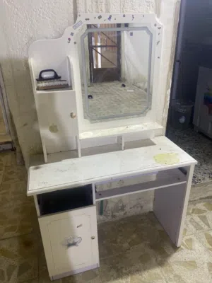 ميز مرايا وكنتور صاج 3 ابواب مستعملات قليل