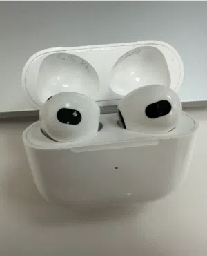 سماعة AirPods 3 أصلية موديل A2564 بحالة ممتازة مع العلبة والشاحن