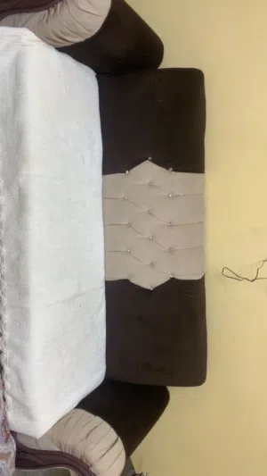 تخم قنفات عشرة مقاعد مستعمل مابيه شي  2 قنفه ثلاثيه قنفه ثنائيه  2 كرسي اريده 250