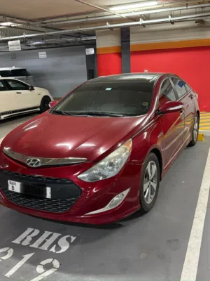 Hyundai Sonata Hybrid model 2012