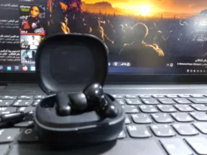 سماعات من شركة sound core نوع R50I  مستعملة