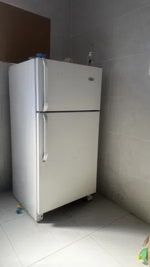 ثلاجه للبيع