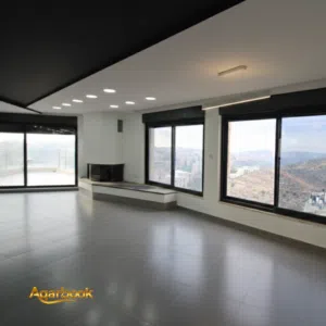 رووف مميز بتشطيب حديث للبيع في عين مصباح