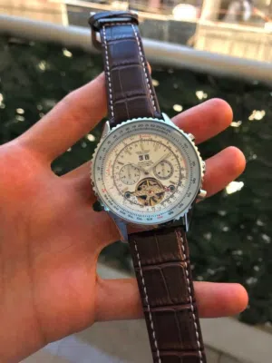 ساعة برتلينج   Breitling    تعمل بحركة اليد اوتوماتيك  مكينة ياباني ذات خزان طاقة  جلد طبيعي مختوم ب