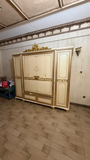 سرير الأطفال 250  الدولاب300 السريرين مع المرتبة 300