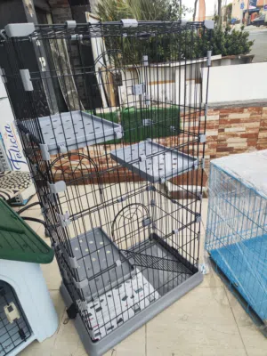 قفص قطط ثلاث طوابق حجم المرتب ومنيح يتسع الى ام واطفالها