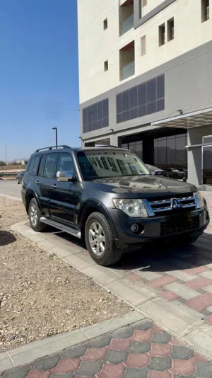 Full-option Pajero 2014 in excellent condition