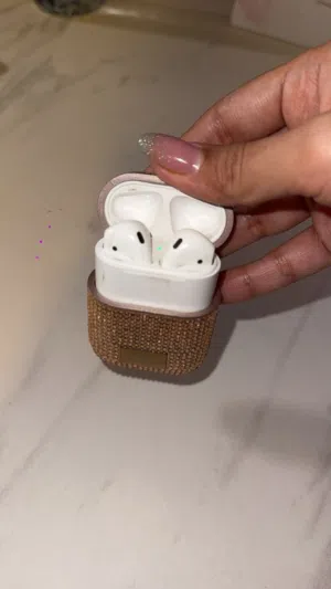 Apple AirPods 2 Used clean