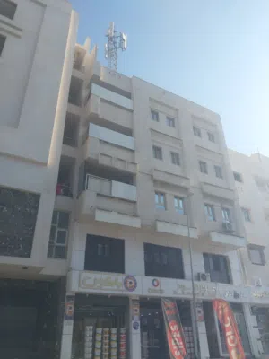 عمارة تجارية للبيع بالقرب من تقاطع شارع السلام في الهضبة الخضراء