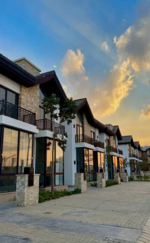 Town House  تاون هاوس للبيع استلام فوري في التجمع الخامس تقسيط علي 7 سنين او كاش بخصم 40%