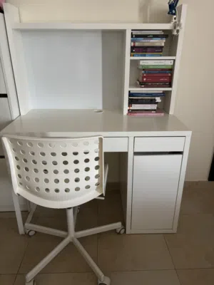 مكتب مع كرسي و لمبة -IKEA Desk with chair and lamp