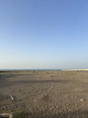 موقع استراتيجي في المنومة مقابل القصر