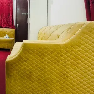 A sofa set is for sell.