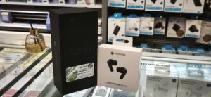 Motorola Razr 60 تخزين : 256g رام : 8G القوي المنحني بسعر الحرررق