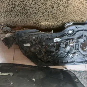 بطانة باب سيارة MD هونداي كامل مع كبساته وقزازه للبيع موجودة في الزرقاء