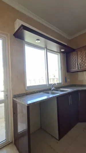 مطبخ المنيوم كامل للبيع 8متر  تقريبا