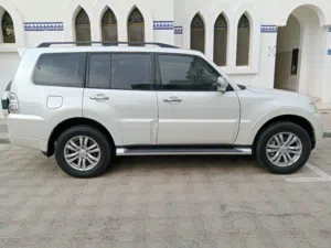 Mitsubishi Pajero 2019 full option Pearl color GCC very clean 3.8L
