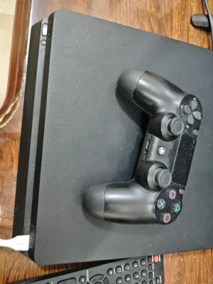 سكان العاب سباق + 3 اقراص + بلي 4 امريكي مستعمل + يده