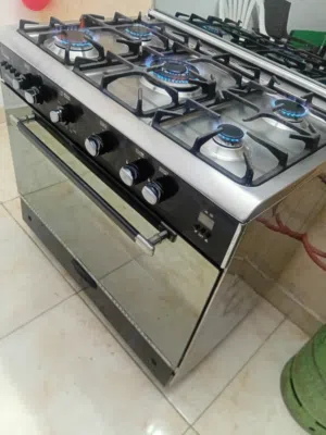 غاز إيطالي فل سيفتي 90سم بحاله الجديد واجهة سوكريت مواصفات حديثة