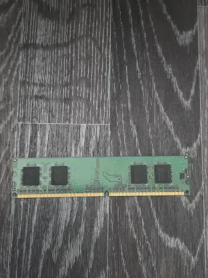 Hynix DDR2 desktop RAM module with a capacity of 256MB and a speed of 533MHz (PC2-4200U).