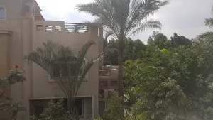 5 Bedrooms . 4 Bathrooms . 220 m23