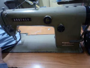 مقص اقمشة كهربائي + ماكينة حبكه + ماكينة خياطه .