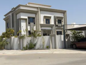 ڤيلا راقيه في المعبيله الرابعه عمرها 3سنوات ونصف