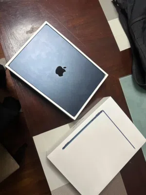 MacBook Air M2 256GB RAM 8GB جديد بالكامل مع الكرتونة والملحقات